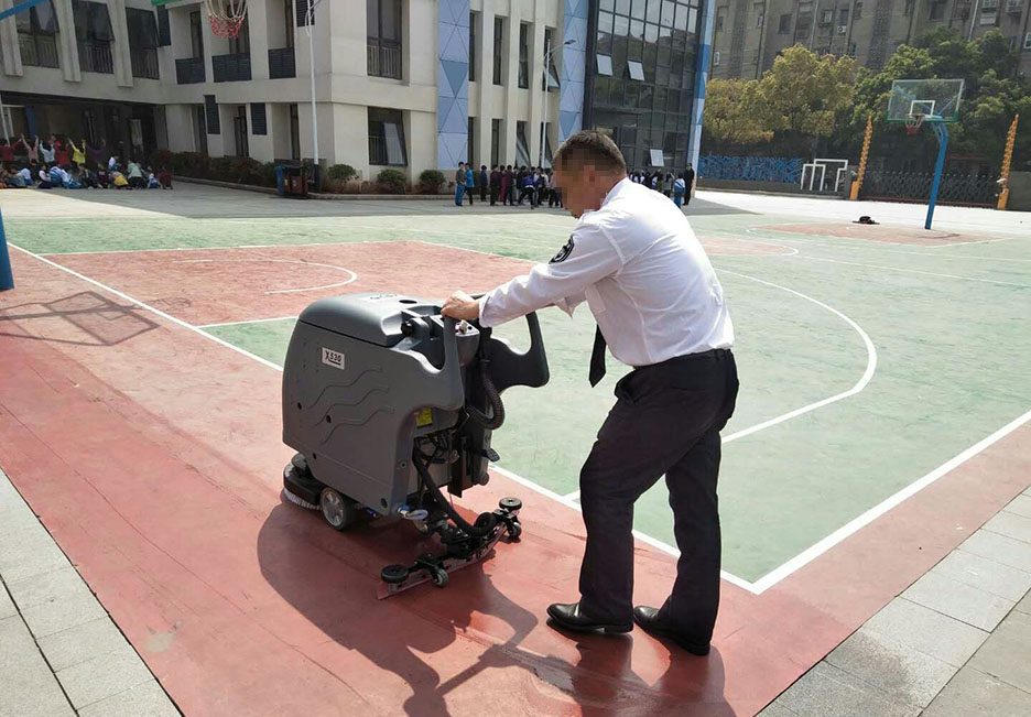 江西大型清潔設(shè)備多功能洗地機(jī)和電動(dòng)<a href=http://www.appviabenifit.com target=_blank class=infotextkey>掃地車生產(chǎn)廠</a>