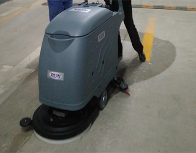 水泥地面能用洗地機清洗嗎？